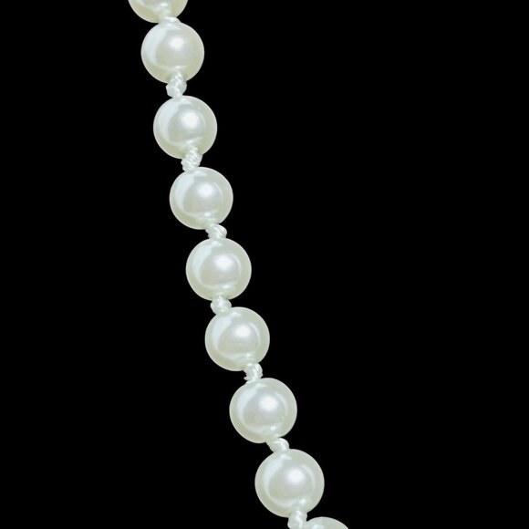 Napier Single Strand 18" Faux Pearl Necklace With Gold Tone Clasp (5597) - Picture 2 of 6